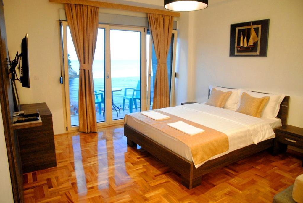 Hotel Cruiser Ulcinj Exterior foto